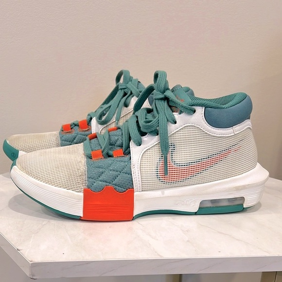 🔥Lebron Nike Green and Orange Sneakers Modern Athletic Design🔥 - Picture 1 of 5